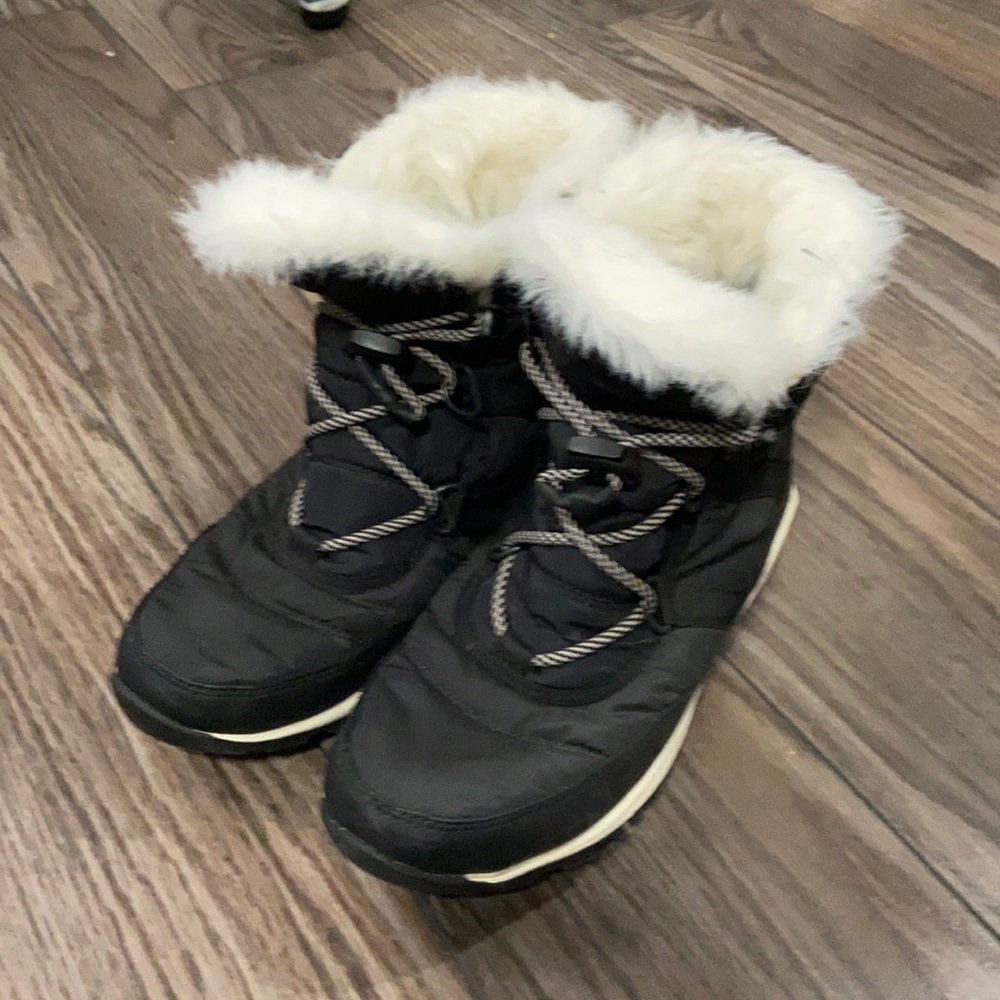 Sorel Whitney Black Boots white fur Size 6 Excellent Condition